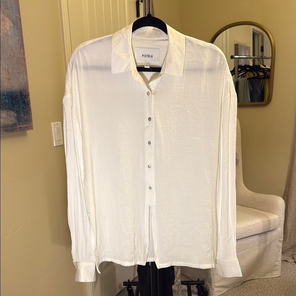Women’s White Flowy Pistola Shell Button Front Light Blouse Small
